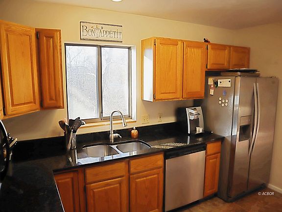 5th image of 7673 Woodmere Dr