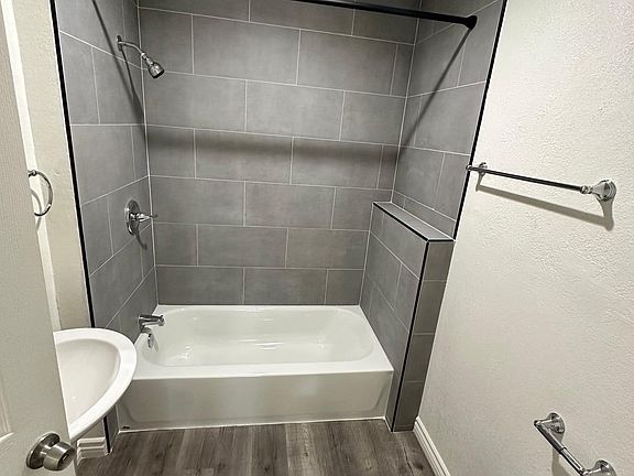 3rd image of 837 W 85th St