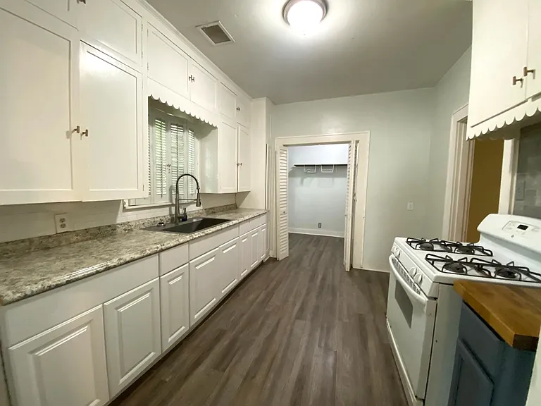 1331 S Travis St — Photo 7