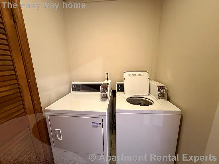 1034 Cambridge St — Photo 12