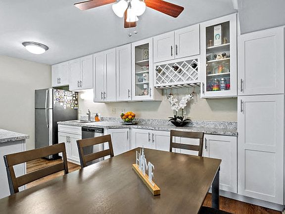 5th image of 910-1090 W 64th St #3933075