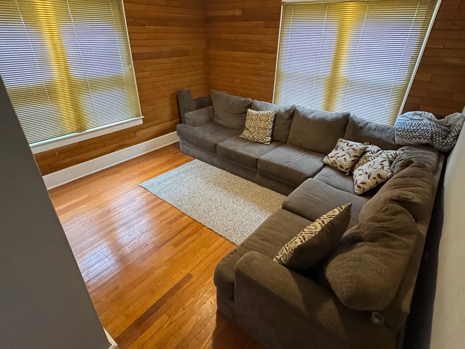 6 bed, 2233 sqft, $1,950 — Photo 2
