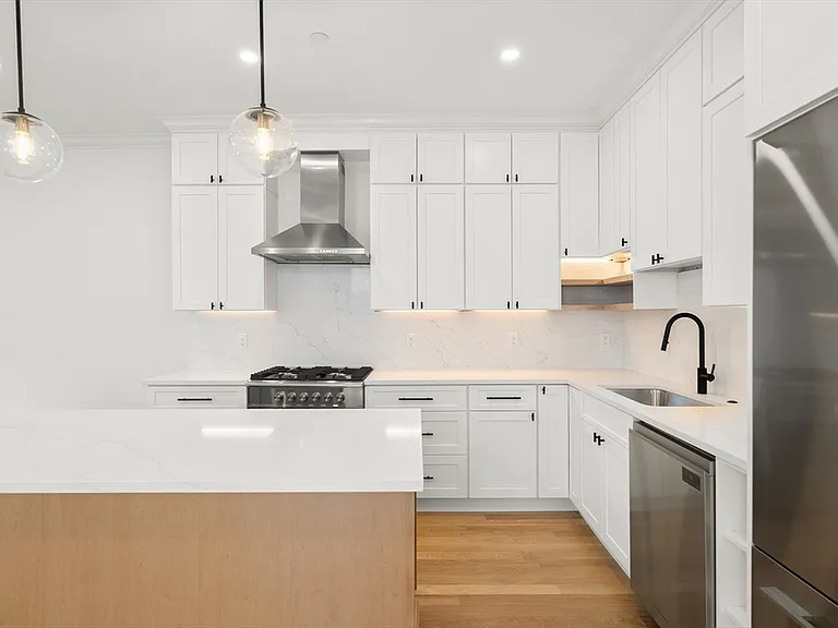 27 Shepard St #3 — Photo 2