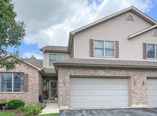 1442 Ridge Dr, Sycamore, IL 60178