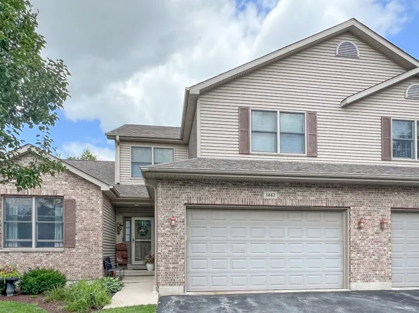 1442 Ridge Dr, Sycamore, IL 60178