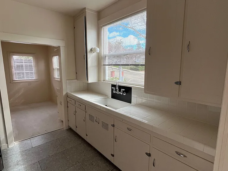 3424 Middleton Ave — Photo 6