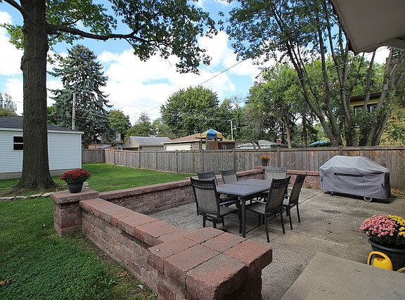 3rd image of 3212 Raymond Ave