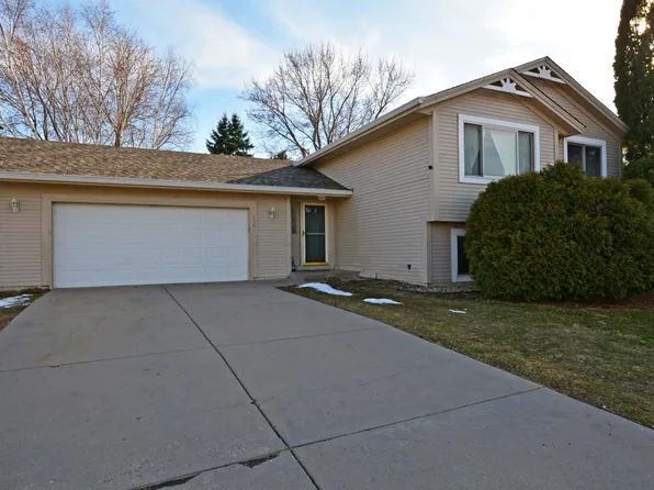 7581 23rd St N, Oakdale, MN 55128