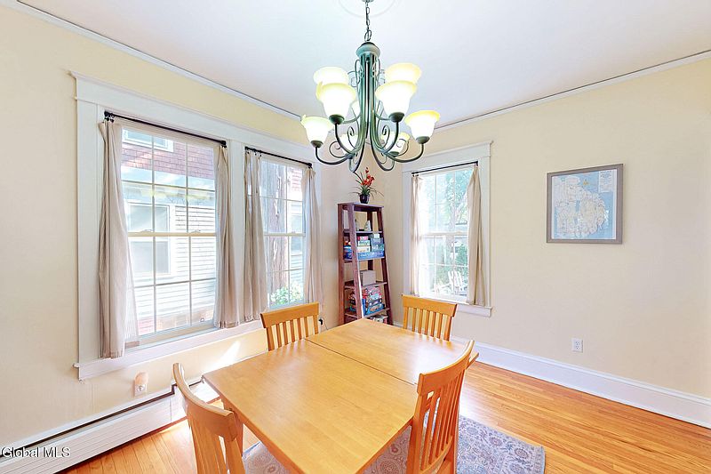 5th image of 564 Myrtle Avenue