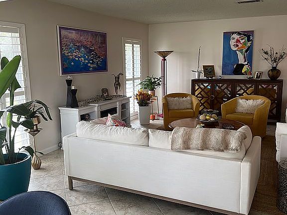 3rd image of 204 Aspen Cir