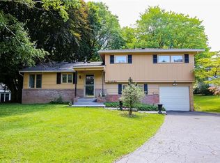 94 Shalimar Dr, Rochester, NY 14618