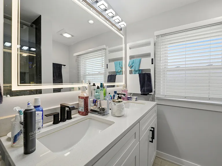 1518 W Melrose St #CH — Photo 8