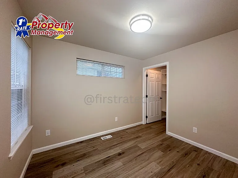 10154 W Garverdale Ln #201 — Photo 18