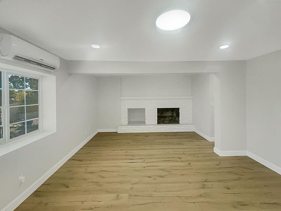 3rd image of 1821 La Veta Dr NE