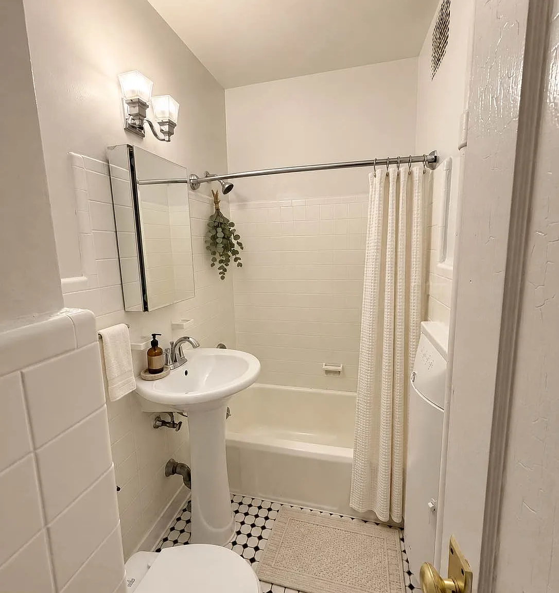 348 West 45th Street — Photo 4