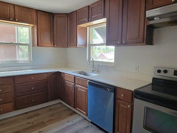 3rd image of 853 S Le Grand St #1822