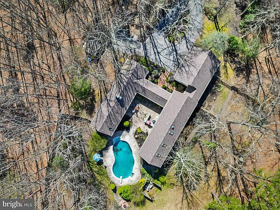 3rd image of 4 Ridge Ct
