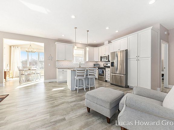 5th image of 1458 Lawncrest Ct NE
