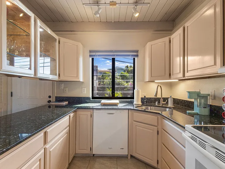 1548 Halekoa Dr — Photo 4
