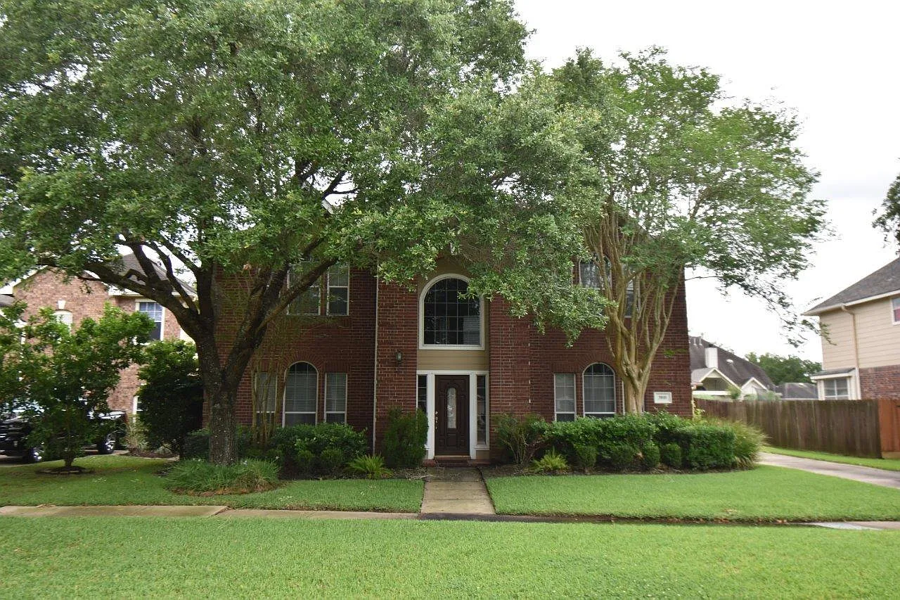 3 bed, 2.5 bath, 2704 sqft, $2,600 — Photo 1