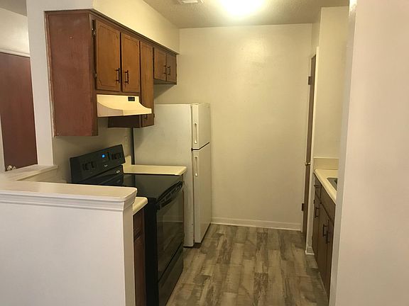 2nd image of 8350 Country Walk Dr APT B