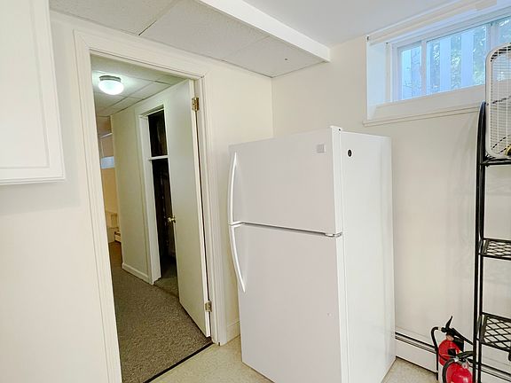 4th image of 17 Linden St Unit B
