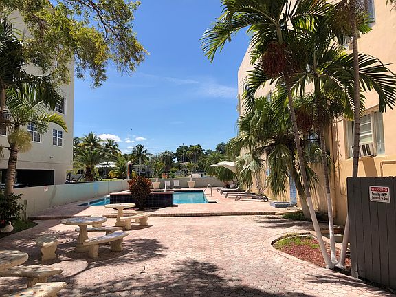 3rd image of 2618 Collins Ave