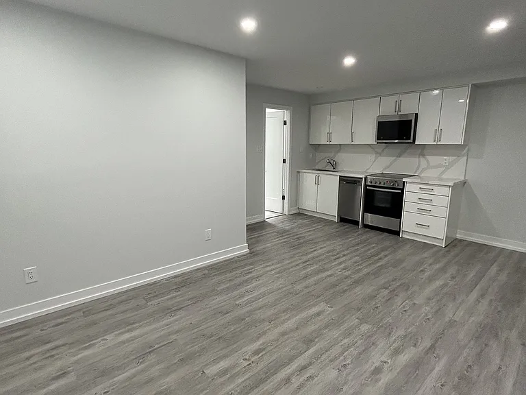 15 Walmer Rd #401 — Photo 9