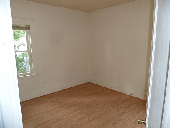 5th image of 189 Belmont St