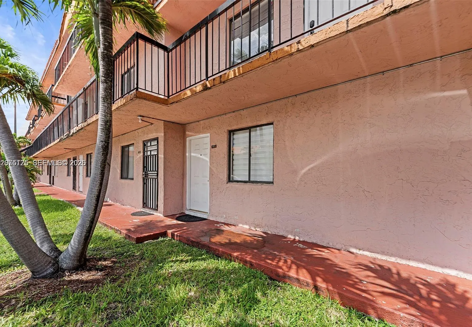 Hialeah Club Villas Condo — Photo 1