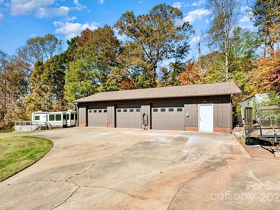 3rd image of 2844 Hickory Hwy