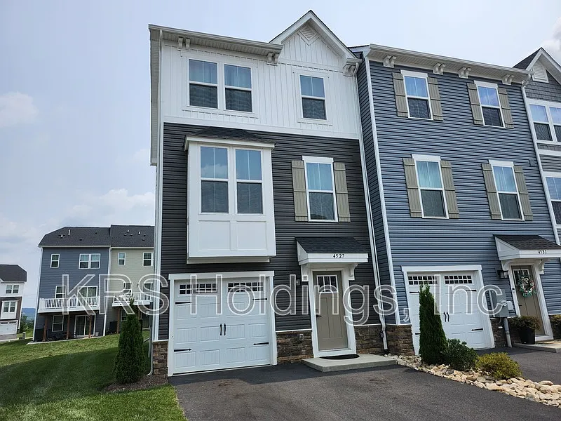 4 bed, 3.5 bath, 1758 sqft, $2,095 — Photo 1
