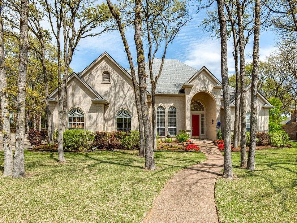 1st image of 613 Royal Ln
