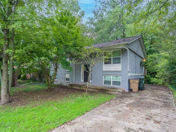 8229 Queens Dr, Jonesboro, GA 30238