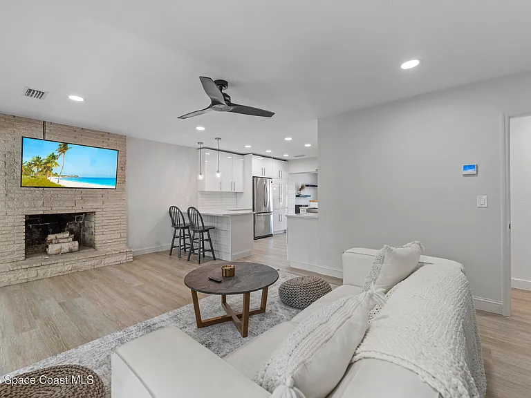 430 Michigan Ave — Photo 6