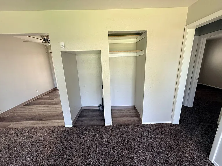 1031 & 1037 Ring St NE — Photo 10