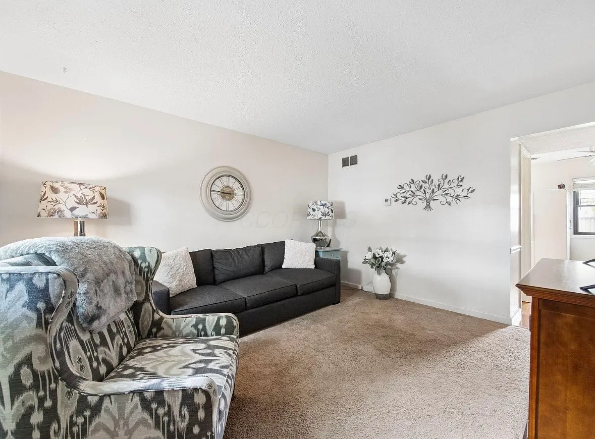3 bed, 1214 sqft, $1,890 — Photo 2