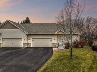 2075 Cardinal Gln, Saint Paul, MN 55109