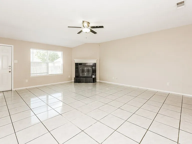 617 Saint Eric Dr — Photo 3