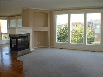 4th image of 5701 NE Holiday Dr