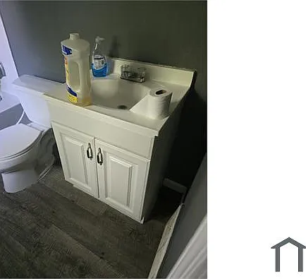444 Thrift Ave — Photo 3