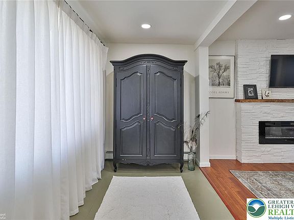 3rd image of 319 Chestnut St