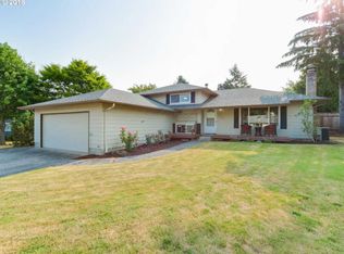 1620 NE Cochran Dr, Gresham, OR 97030