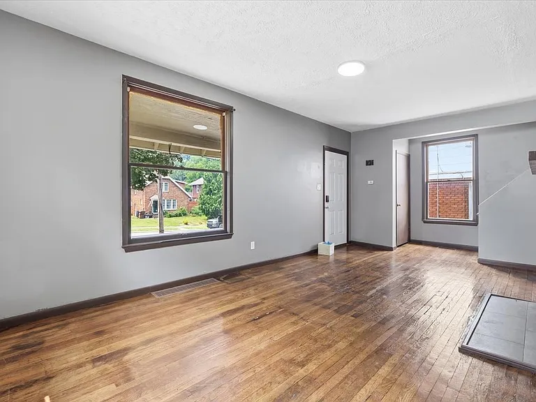 142 Western Ave — Photo 18