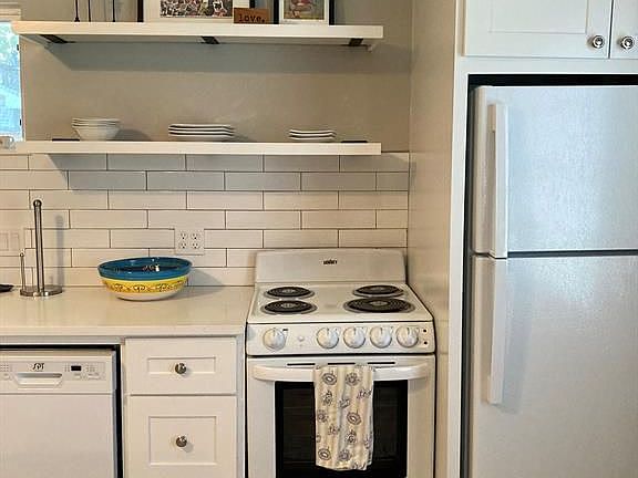 5th image of 1310 Cheshire Ln