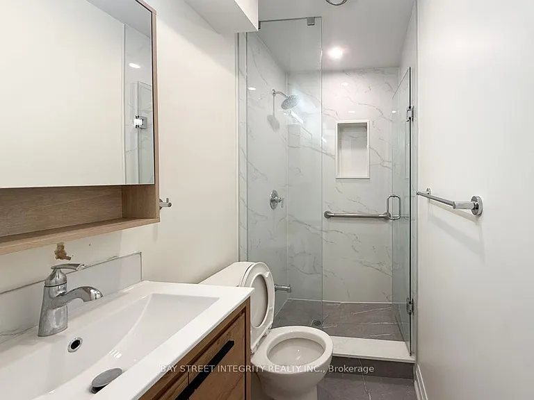 598 Crawford St #LANEWAY — Photo 11