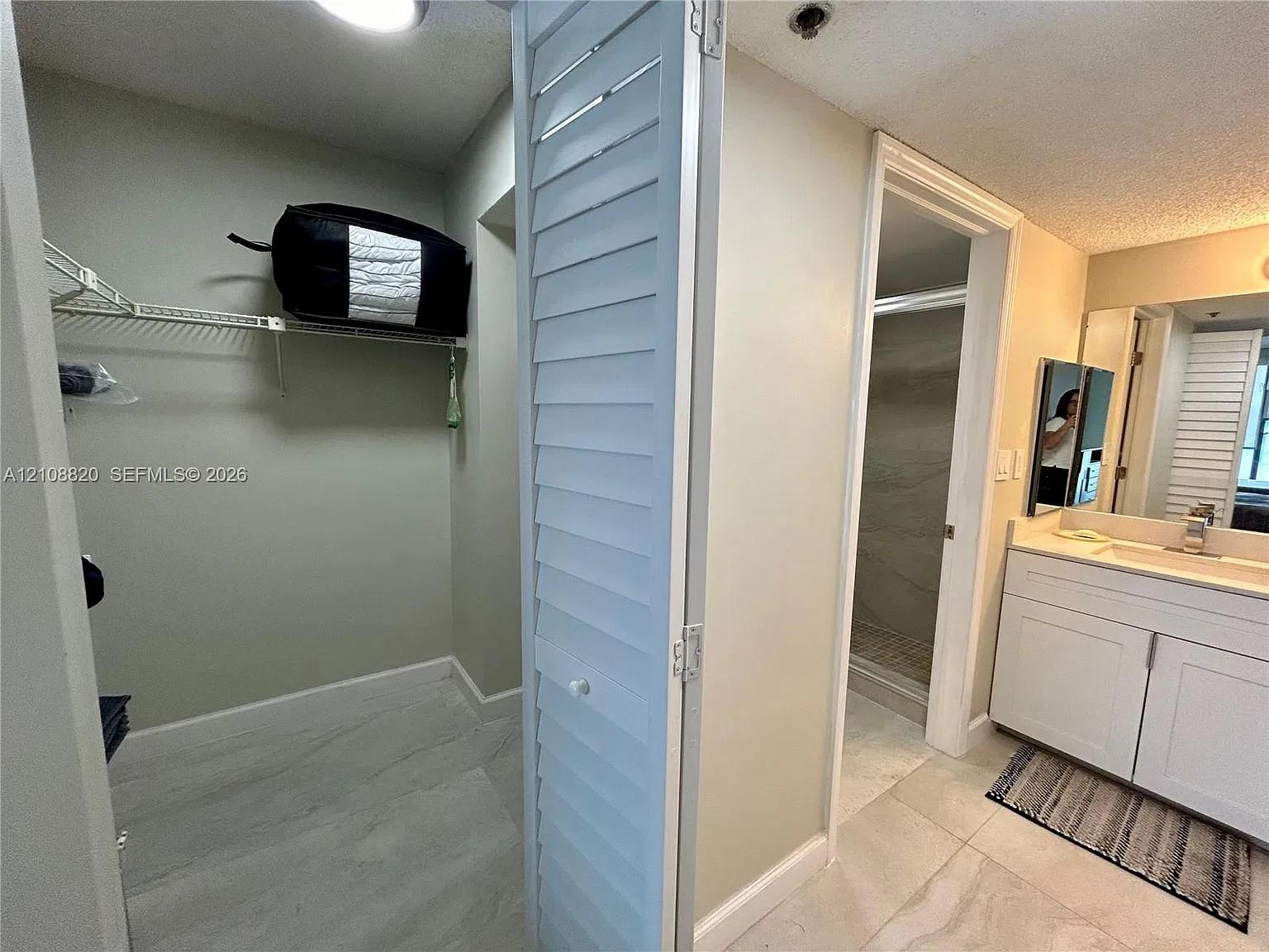 Winston Towers 600 Condo — Photo 4