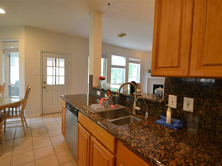 12110 Laurel Ct — Photo 11