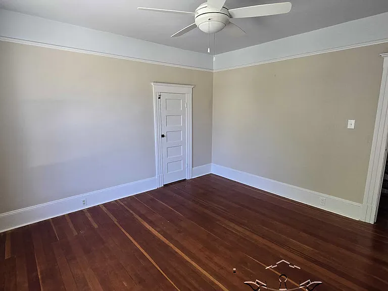 210 N Auburn St — Photo 31