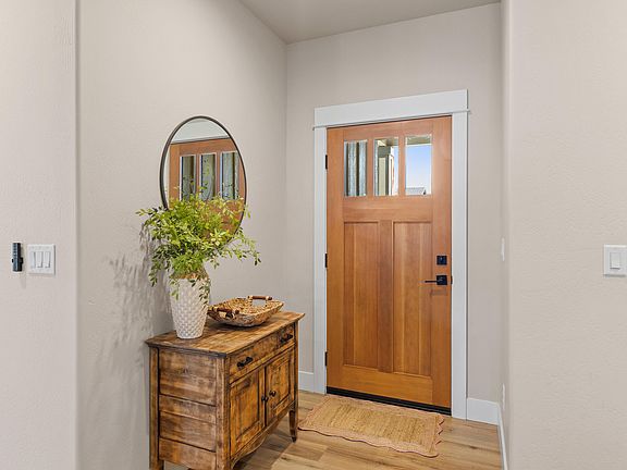 3rd image of 1004 Arana Dr